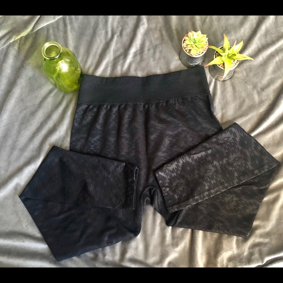 MOSSIMO - SZ L AZTEC PATTERN BLACK LEGGINGS - Picture 5 of 6